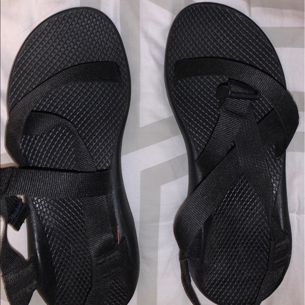 black chacos